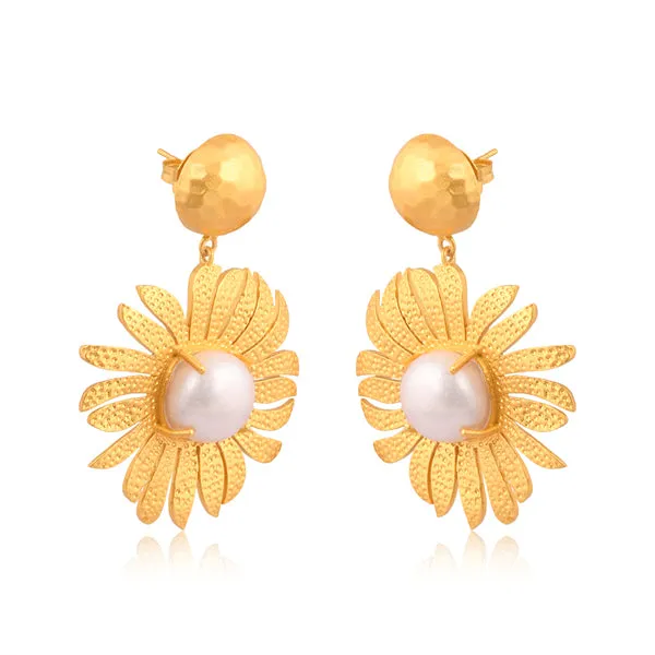 Anemone's Charm Drop Earrings - Pearl