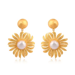 Anemone's Charm Drop Earrings - Pearl