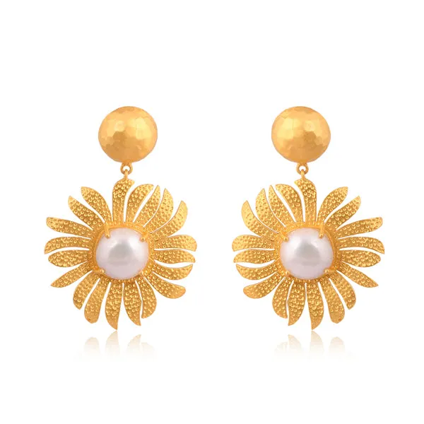 Anemone's Charm Drop Earrings - Pearl