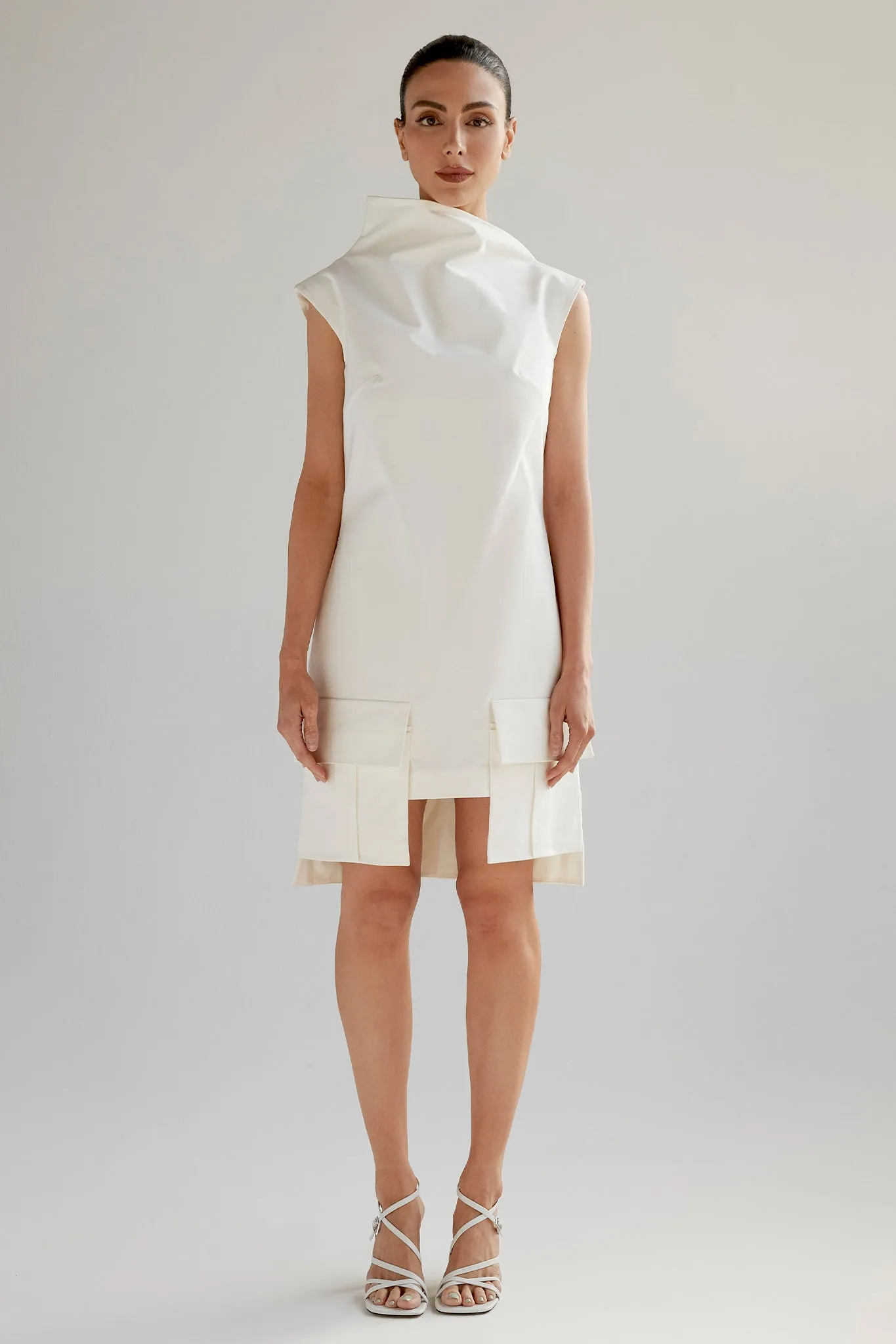 Cap sleeve short dress with hanging pockets in white