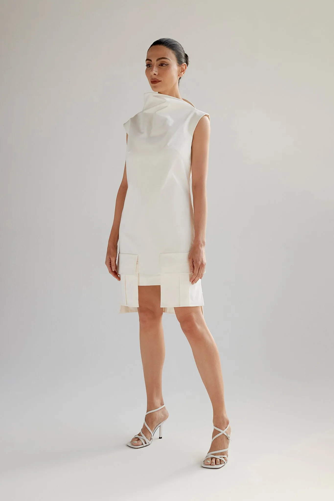 Cap sleeve short dress with hanging pockets in white