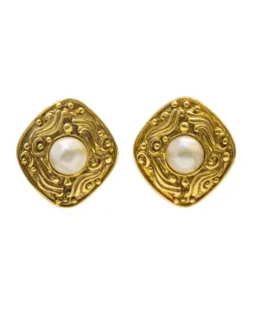 Diamond Shape Earring w Pearl Center