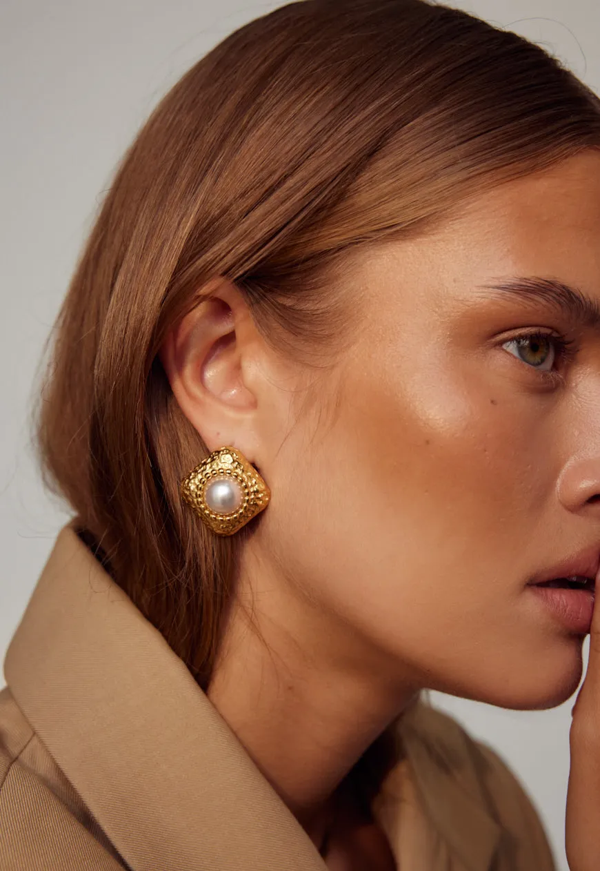 Maggie Pearl Earrings | Gold