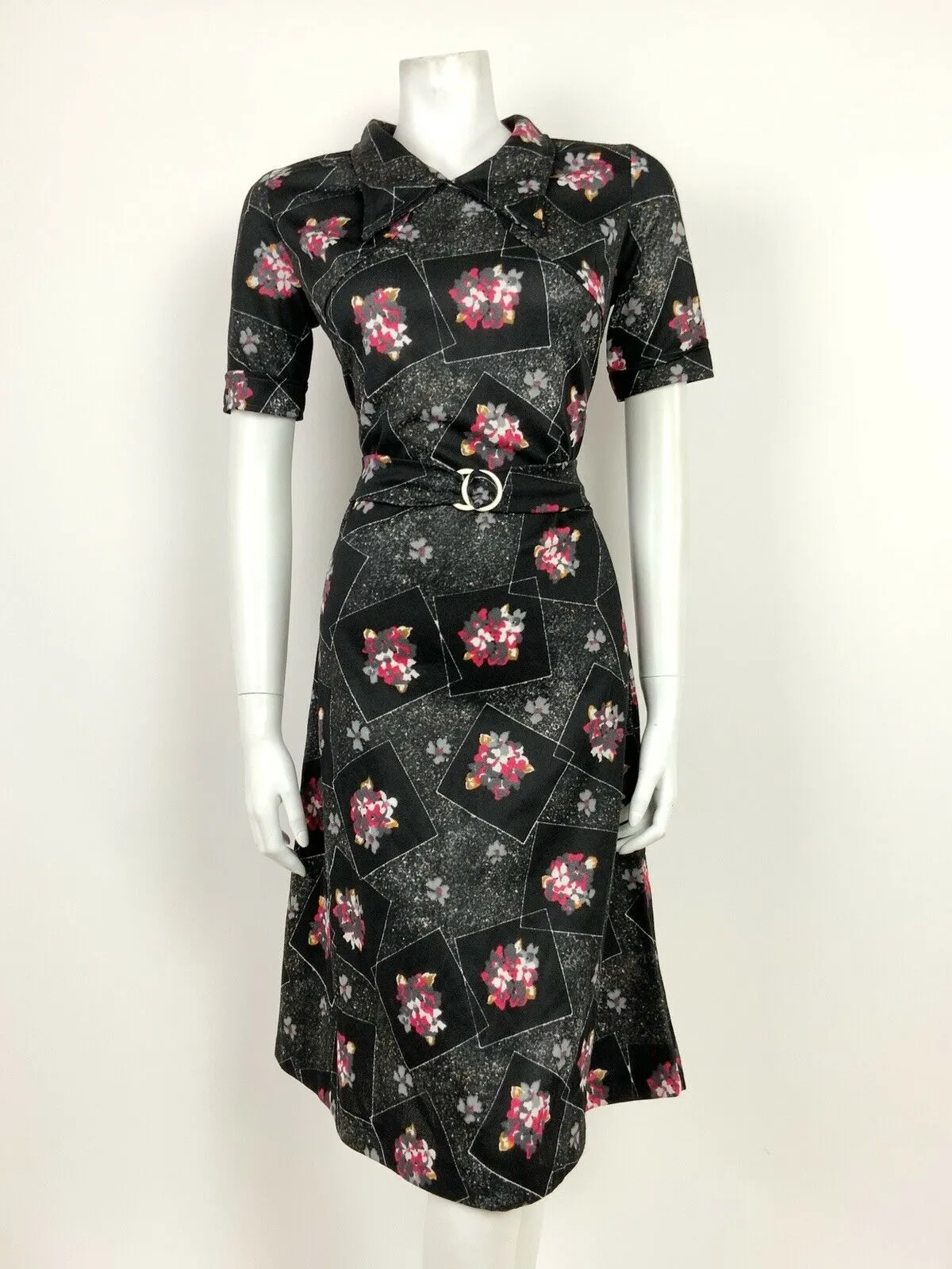 VINTAGE 60s 70s BLACK GREEN PINK YELLOW FLORAL GEOMETRIC DAGGER COLLAR DRESS 12