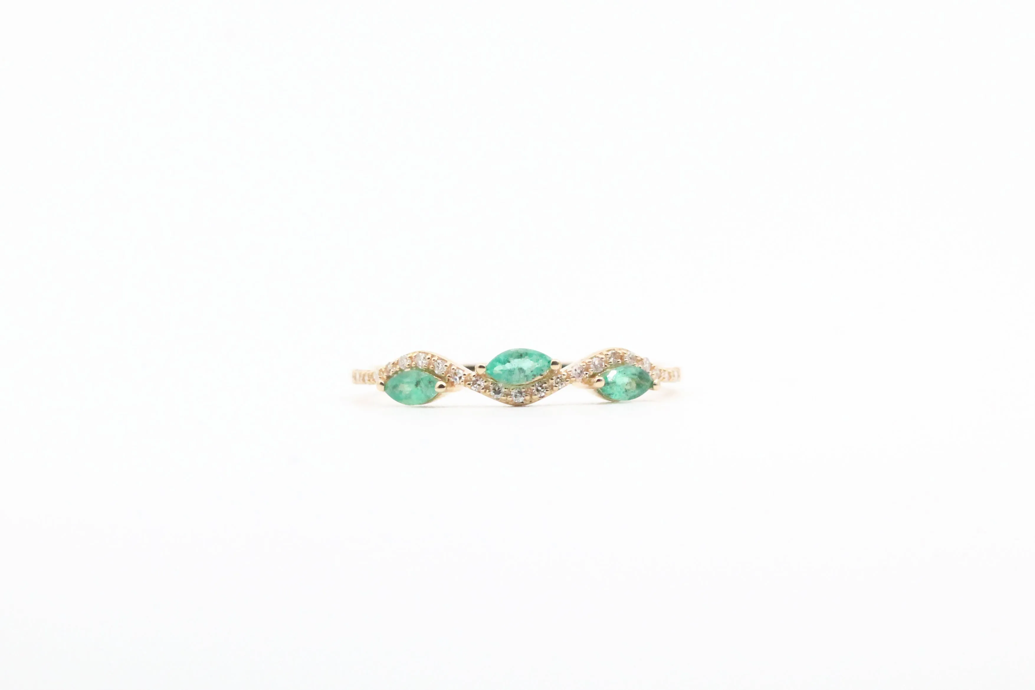 Yellow Gold Emerald Wavy Ring